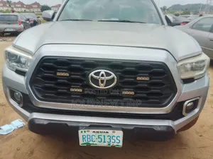 Toyota Tacoma SR5 2017 Silver
