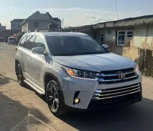 Toyota Highlander XLE 4x2 V6 (3.5L 6cyl 8A) 2018 White