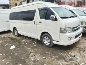 Toyota HiAce 2016 White