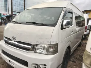 Toyota HiAce 2016 White
