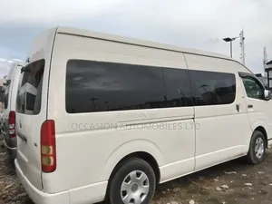 Toyota HiAce 2016 White