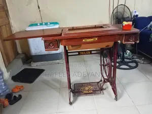 Used Manuel Sewing Machine With Folding Table - Two Lion