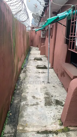 13bdrm Bungalow in Oworonshoki / Gbagada for sale