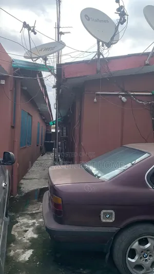 13bdrm Bungalow in Oworonshoki / Gbagada for sale
