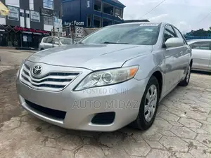Toyota Camry LE 4dr Sedan (2.5L 4cyl 6AM) 2010 Silver