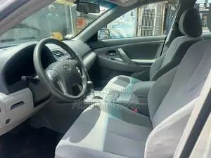 Toyota Camry LE 4dr Sedan (2.5L 4cyl 6AM) 2010 Silver