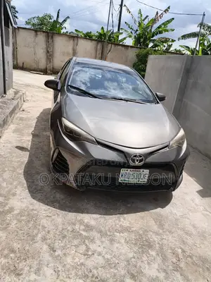 Toyota Corolla LE (1.8L 4cyl 2A) 2018 Gray