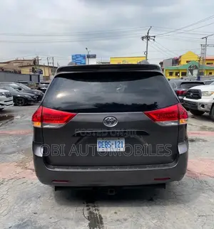 Toyota Sienna 2011 Gray