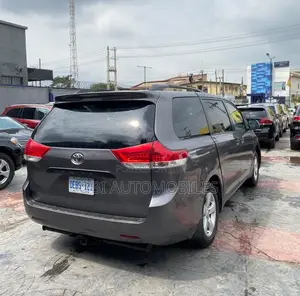 Toyota Sienna 2011 Gray