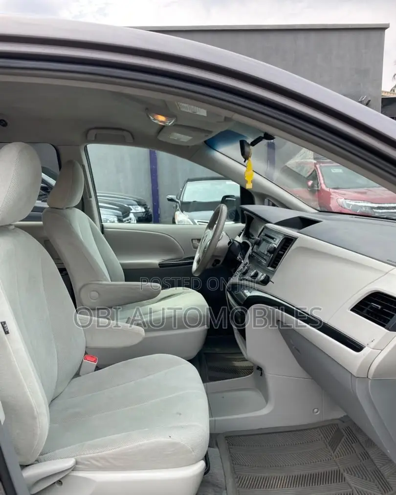 Toyota Sienna 2011 Gray