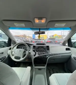 Toyota Sienna 2011 Gray