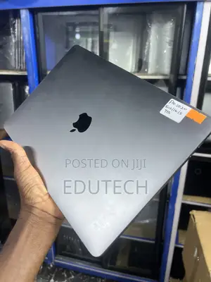 Laptop Apple MacBook Pro 2020 16GB Intel Core i7 SSD 512GB