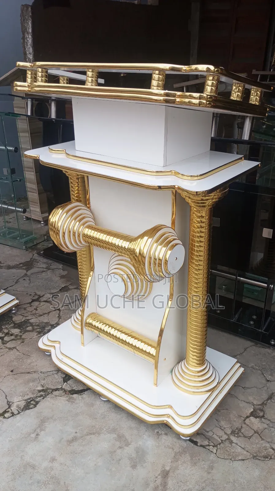 Pulpit White and Gold
