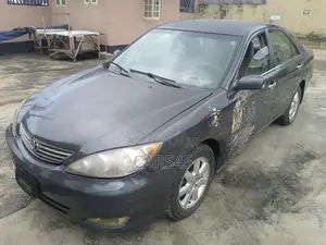 Toyota Camry 2005 Gray
