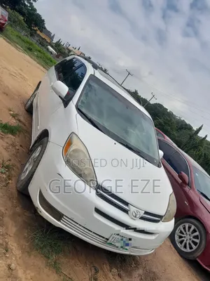 Toyota Sienna 2005 White