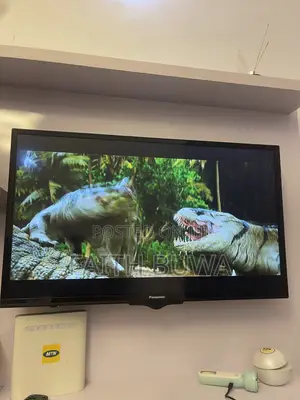 32" Led Panasonic Tv in Excellent Condition