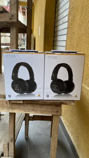 Behringer Hpx6000