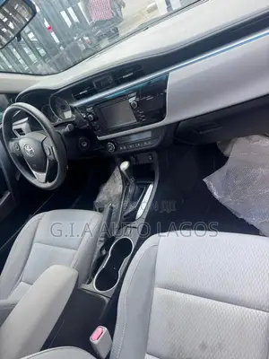 Toyota Corolla LE 4dr Sedan (1.8L 4cyl CVT) 2015 Silver