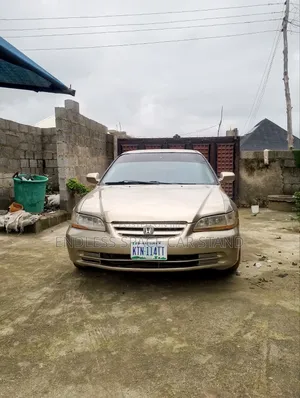Honda Accord 2002 Gold
