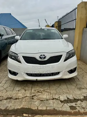 Toyota Camry SE 4dr Sedan (2.5L 4cyl 6A) 2011 White