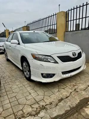 Toyota Camry SE 4dr Sedan (2.5L 4cyl 6A) 2011 White