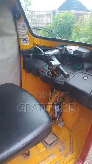 TVS King Deluxe Plus iTouch Start 2022 Yellow
