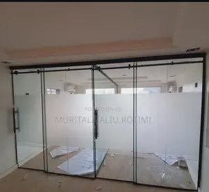 Frameless Office Partition