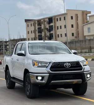 New Toyota Hilux 2025 White