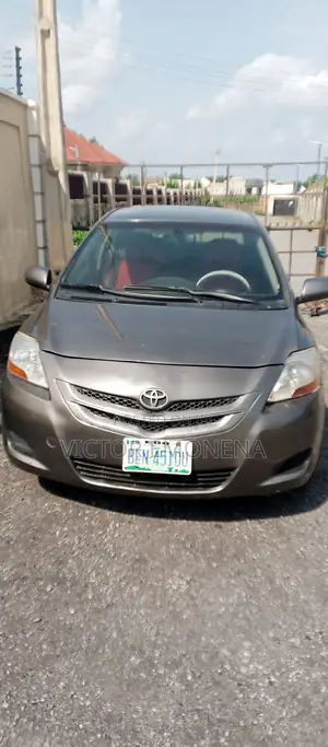 Toyota Yaris 1.3 2006 Gray