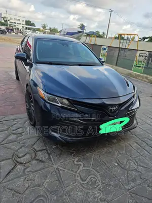 Toyota Camry 2018 Blue