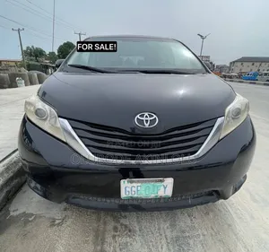Toyota Sienna 2011 Black