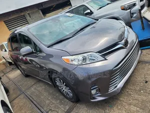 Toyota Sienna XLE Premium AWD (3.5L 6cyl 8A) 2018 Gray