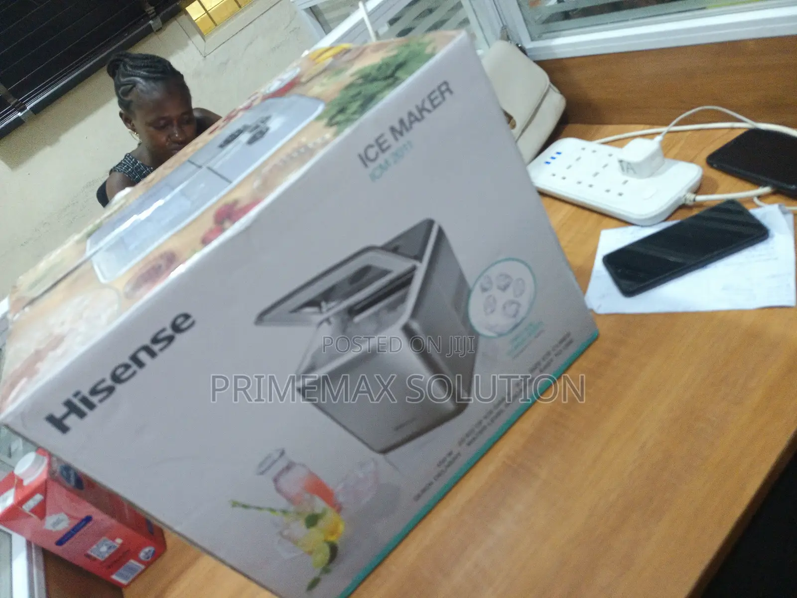 Smart Indicators, Superior Ice: Hisense 20kg Maker