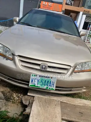 Honda Accord 2000 Gold