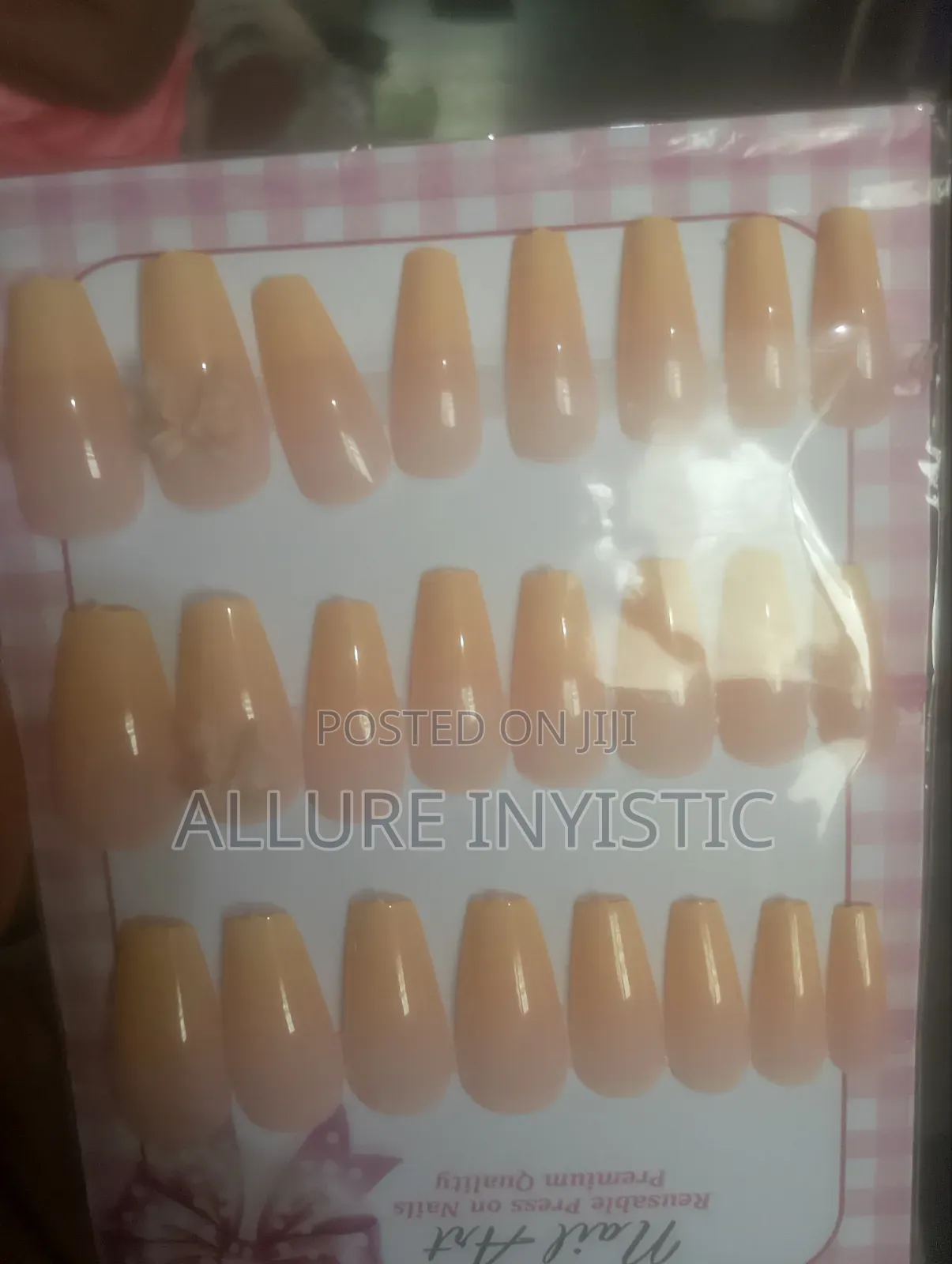 Luxury Press-on Nails Durable and Affordable