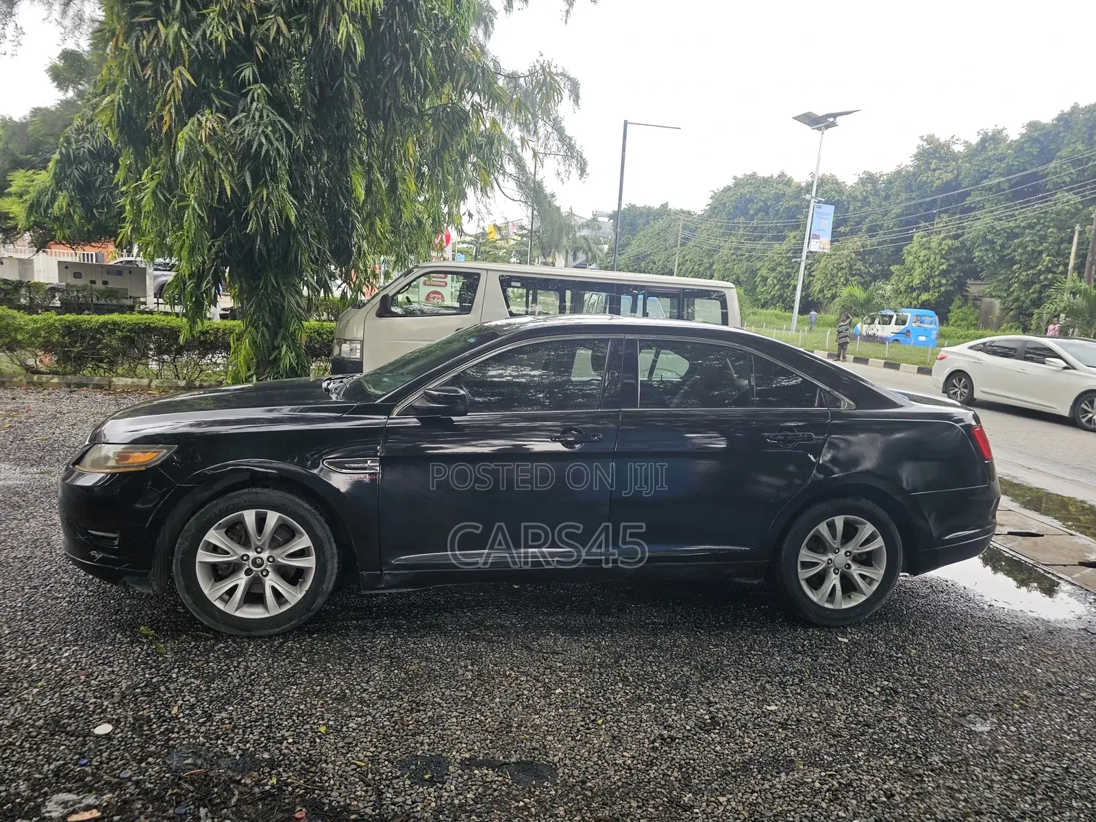Ford Taurus 2011 Black