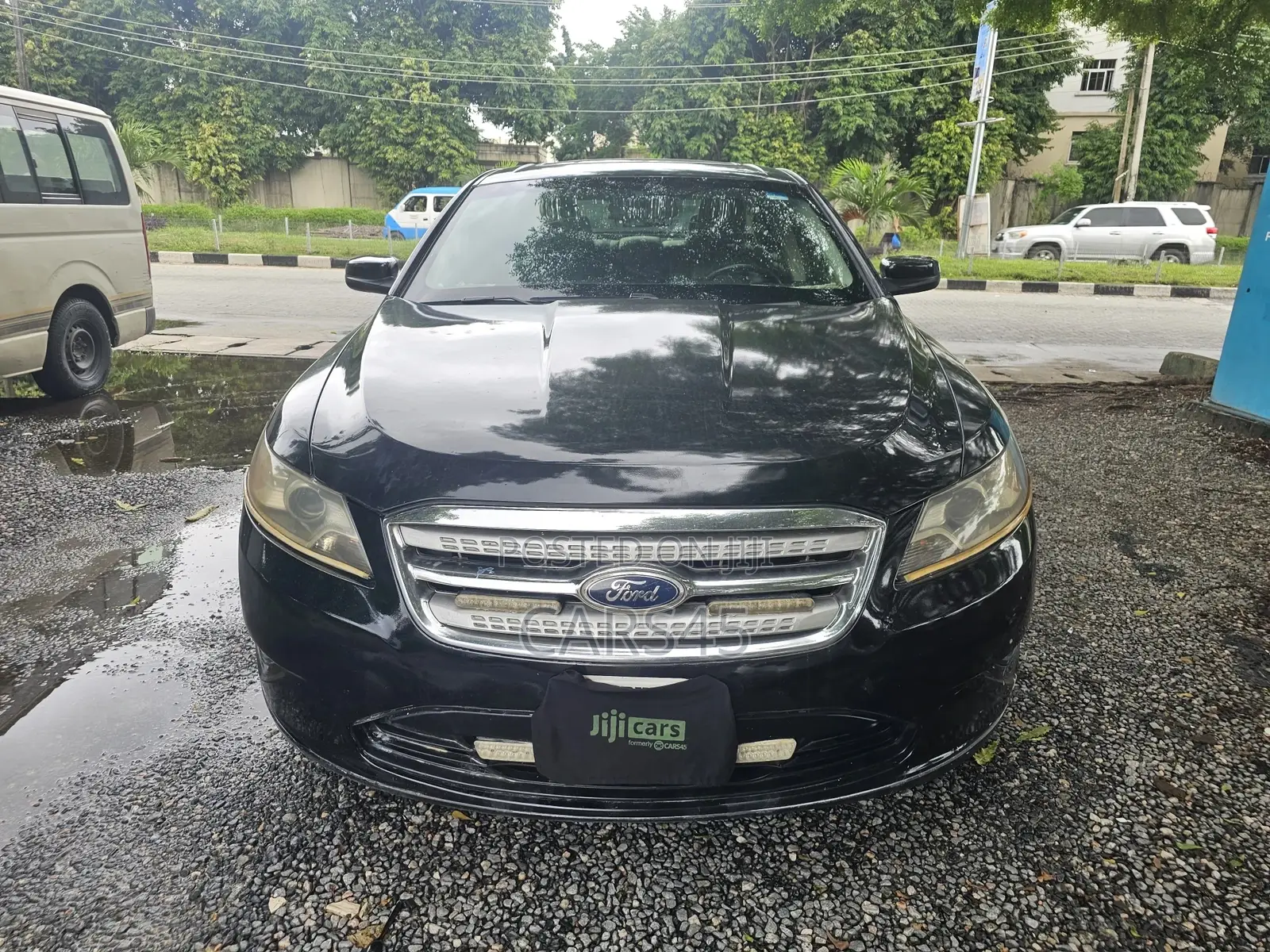 Ford Taurus 2011 Black