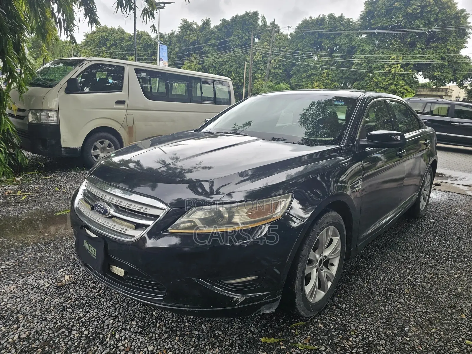 Ford Taurus 2011 Black