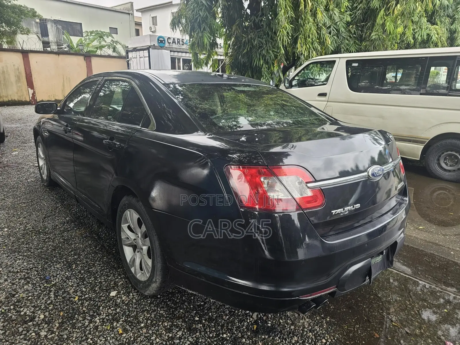 Ford Taurus 2011 Black