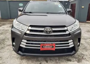 Toyota Highlander XLE 4x4 V6 (3.5L 6cyl 8A) 2018 Gray