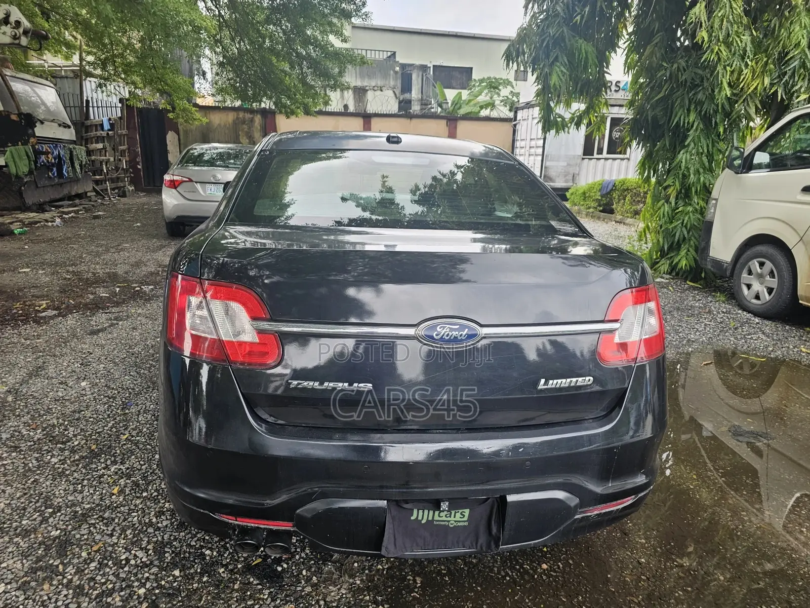 Ford Taurus 2011 Black