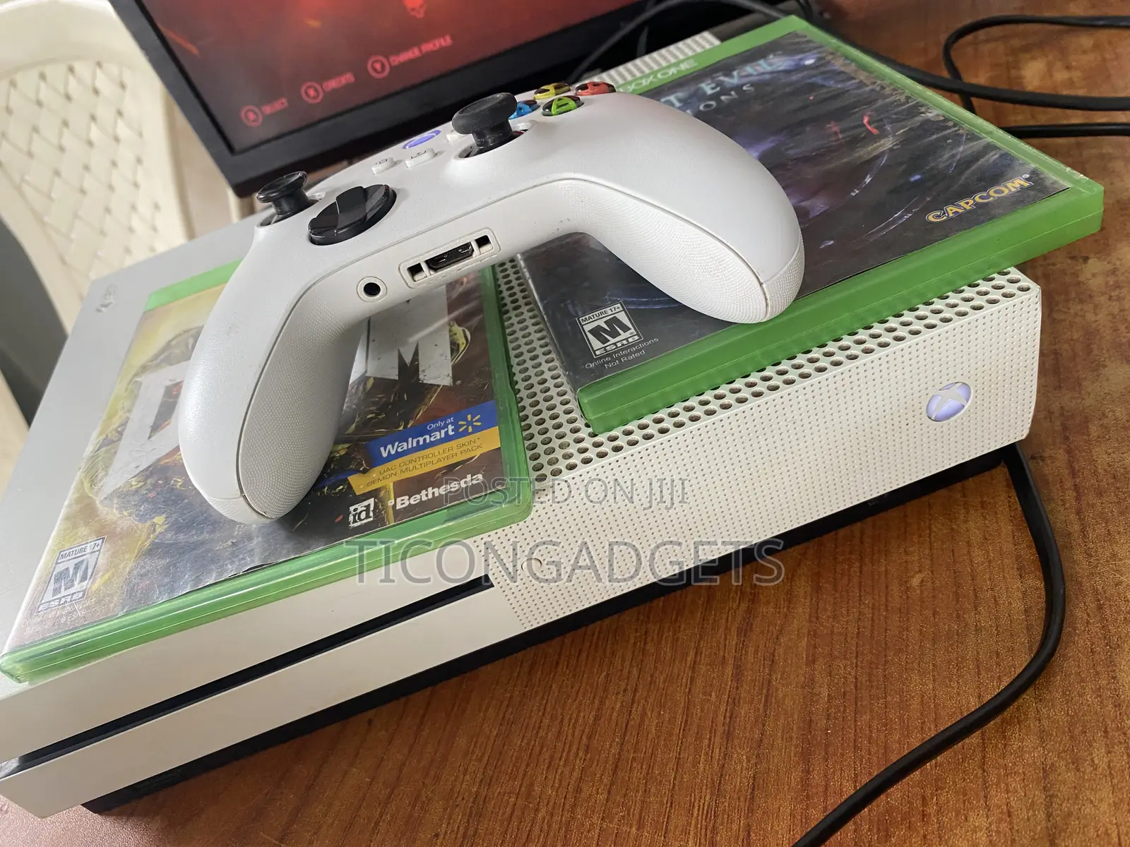 Xbox One S and Pad With Cd 2 Cd Games