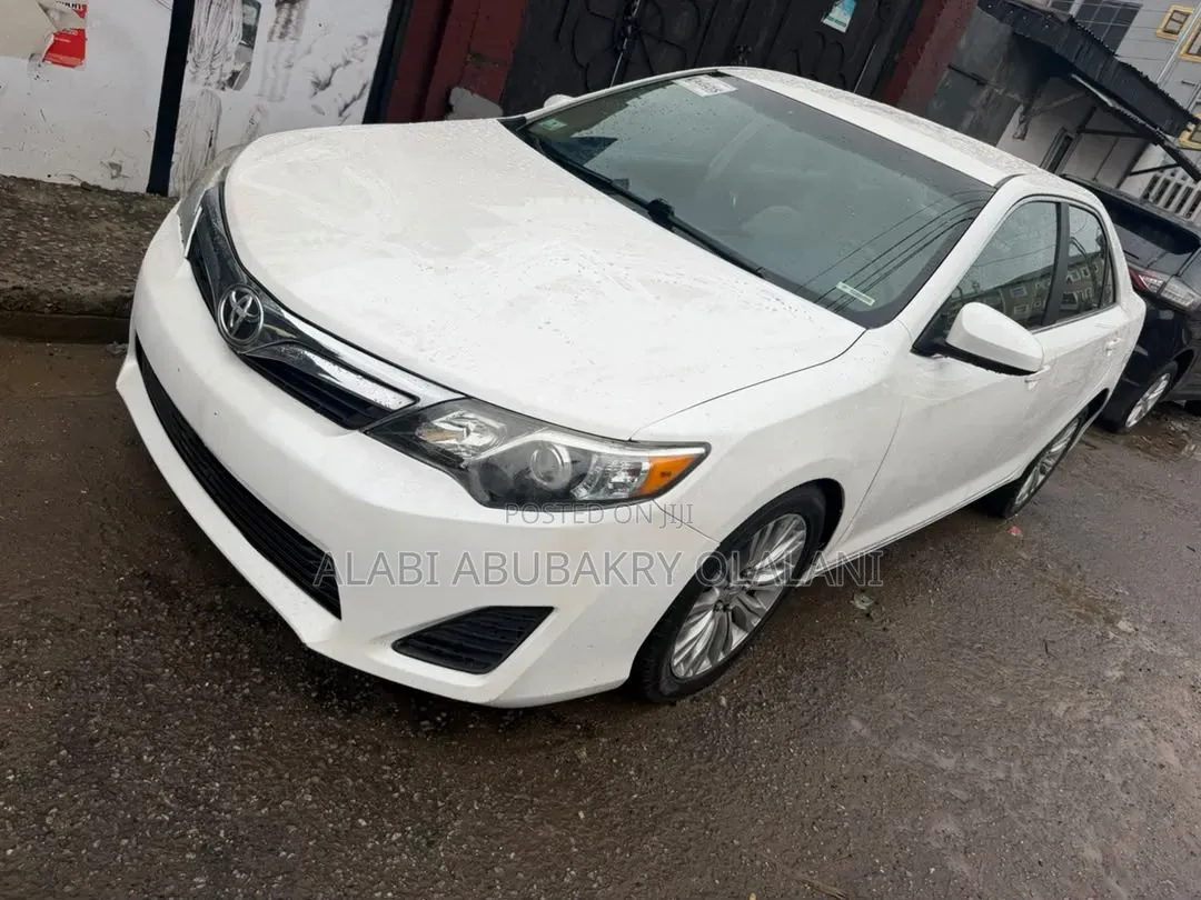 Toyota Camry 2013 Off white
