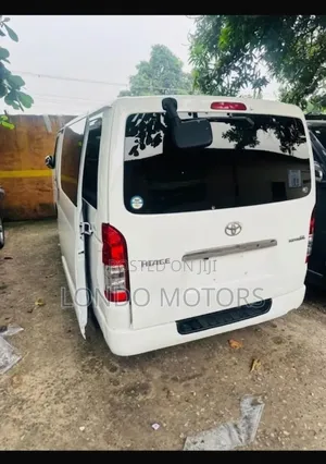 Toyota HiAce 2014 White