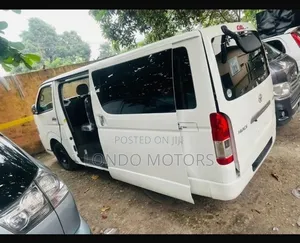 Toyota HiAce 2014 White
