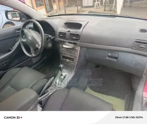 Toyota Avensis 2007 Red