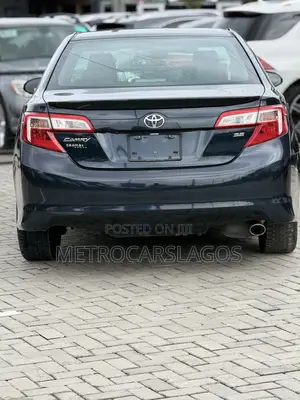 Toyota Camry SE 4dr Sedan (2.5L 4cyl 6A) 2014