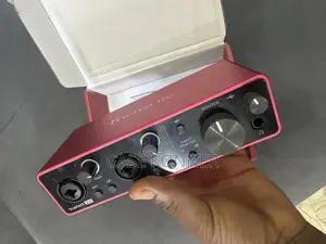 Scarlet 2i2 Third Generation/ Speakers Stand