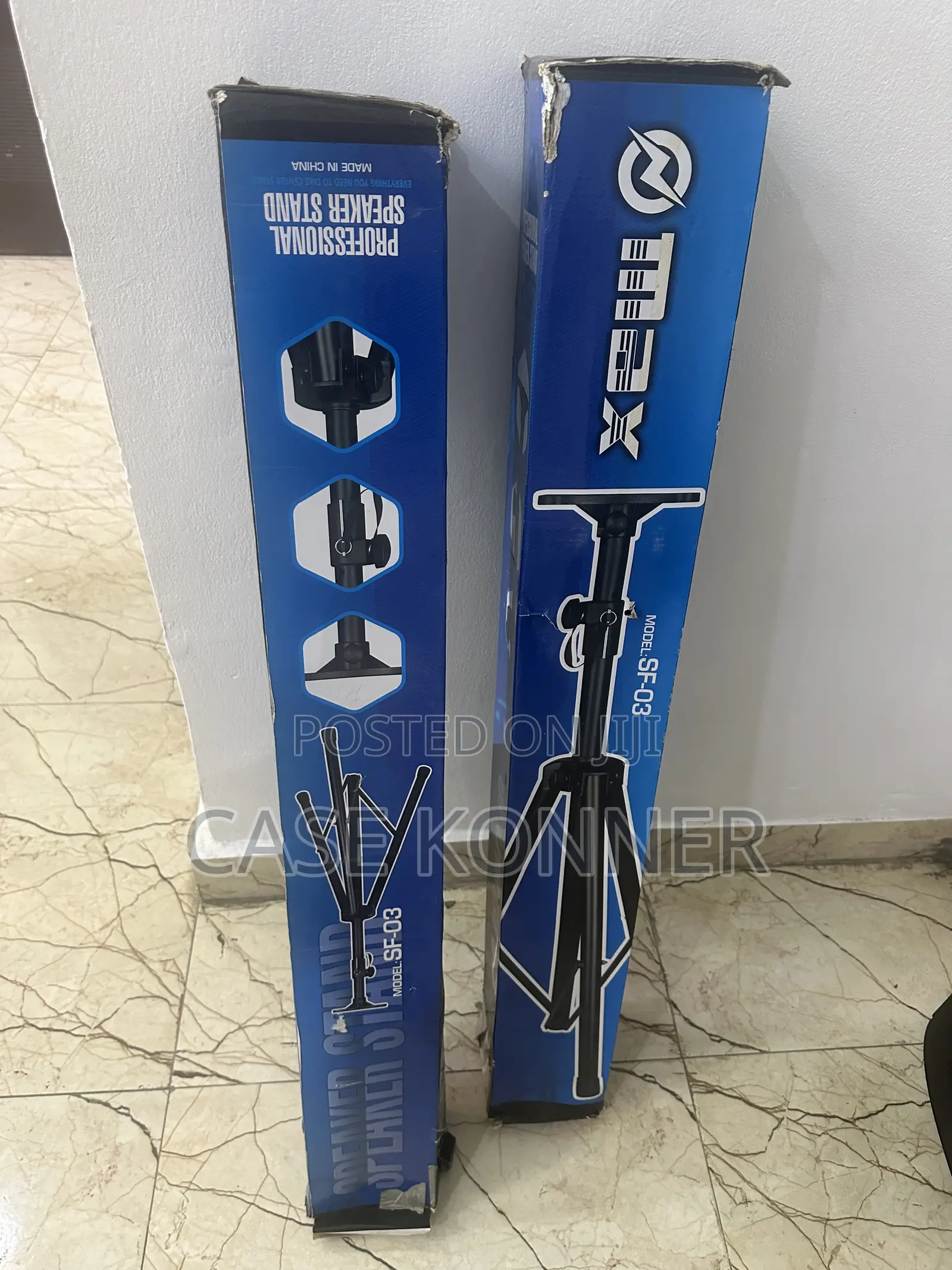 Scarlet 2i2 Third Generation/ Speakers Stand
