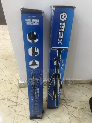 Scarlet 2i2 Third Generation/ Speakers Stand